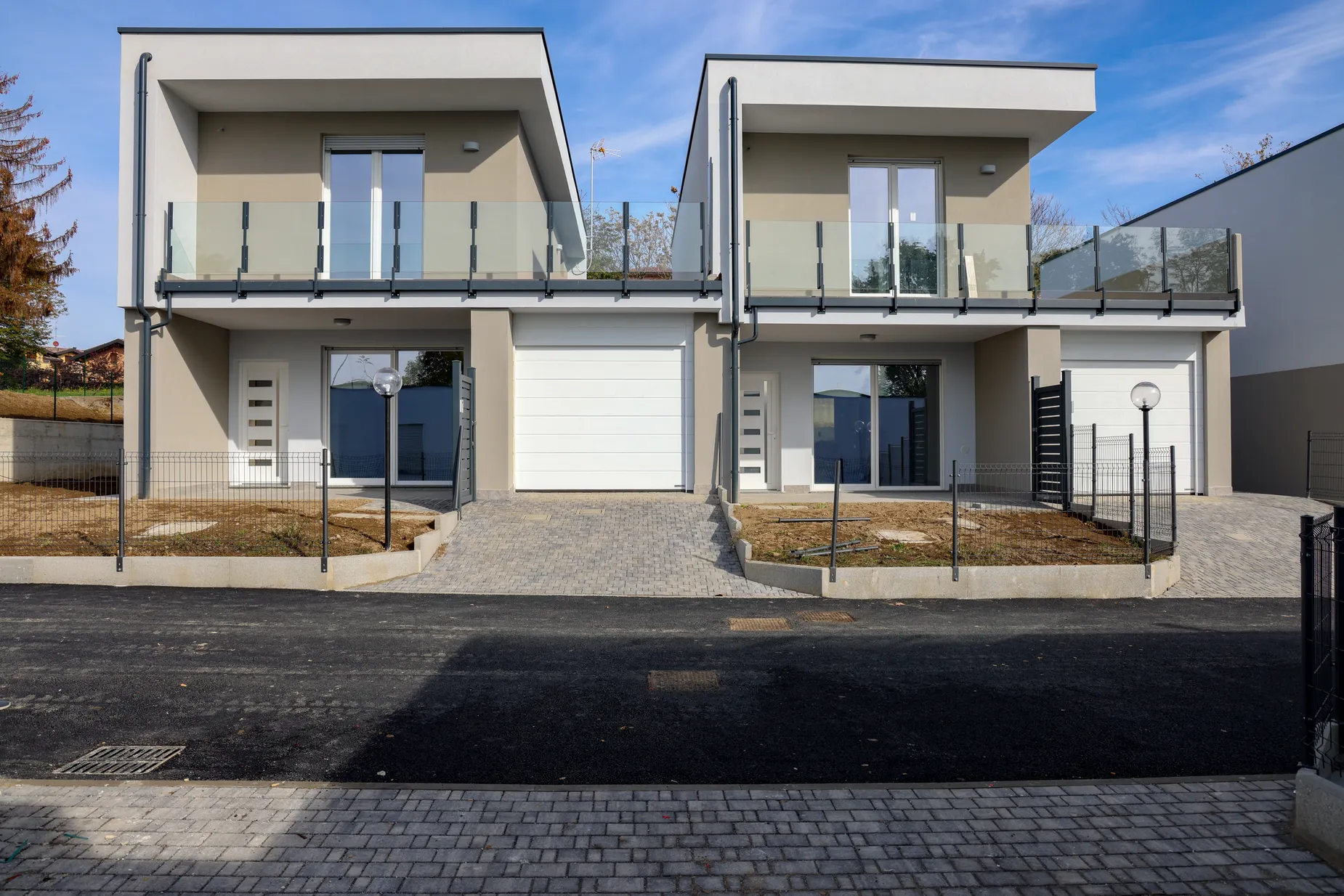 Edifici in Via Del Lavoro — Villa Guardia (CO)